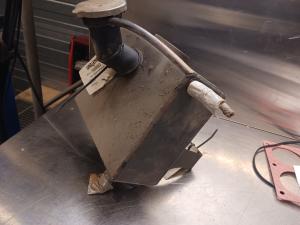 Liebherr Ausgleichsbehälter