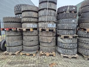 Liebherr Vollgummireifen 10.00-20