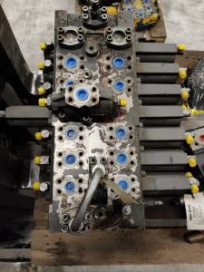 Liebherr Bloc de valves