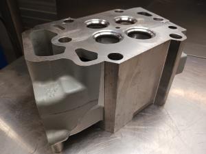 Liebherr Zylinderkopf