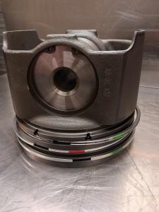 Liebherr Piston D976