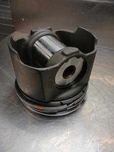 Liebherr Piston D976