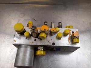Liebherr Oil Pilot Valve