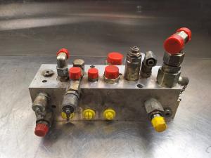 Liebherr Oil Pilot. Valve